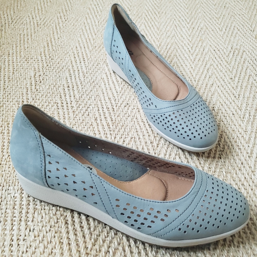 Earth Violet Womens Wedge Light Blue Leather Comfort Shoe